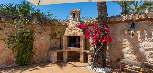 4 bedroom Villa for sale in Punta Prima, Orihuela - € 749,900 (Ref: 9016132)