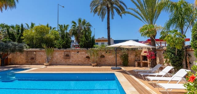4 bedroom Villa for sale in Punta Prima, Orihuela - € 749,900 (Ref: 9016132)