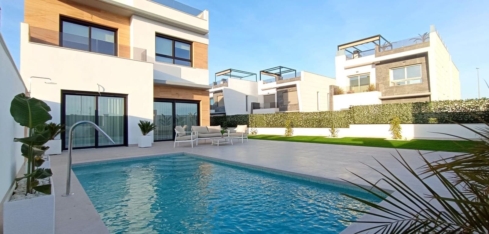 3 soveværelse Villa til salg i Benijofar med swimmingpool - € 449.000 (Ref: 9021405)