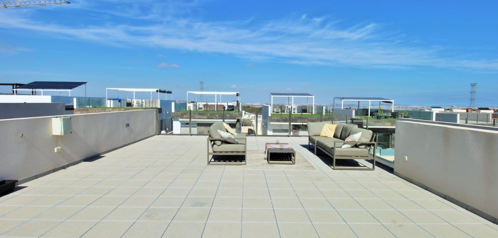 3 bedroom Villa for sale in Villamartin with pool - € 369,950 (Ref: 9021417)