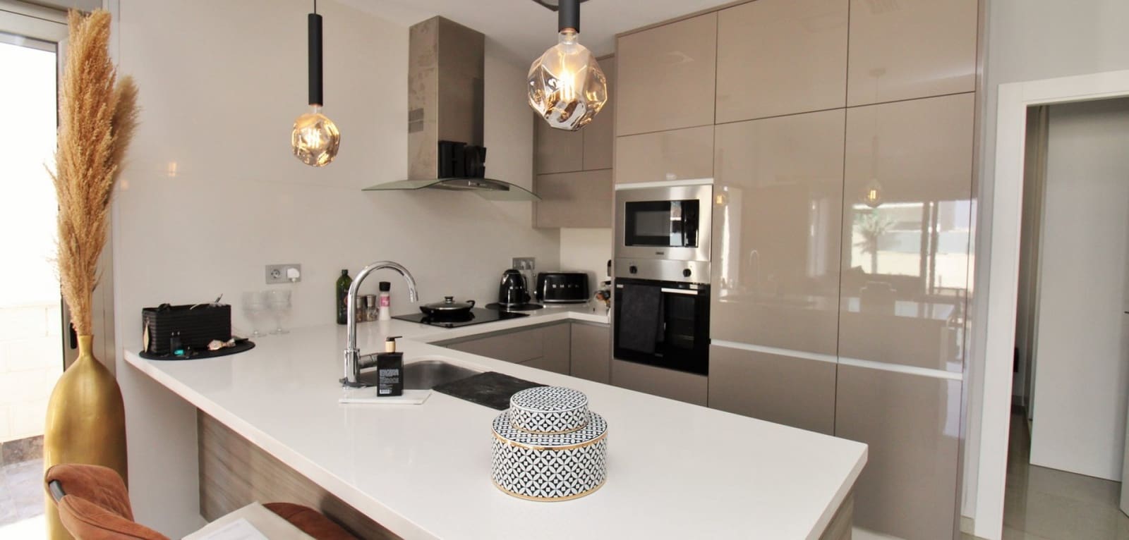 3 bedroom Villa for sale in Villamartin with pool - € 369,950 (Ref: 9021417)