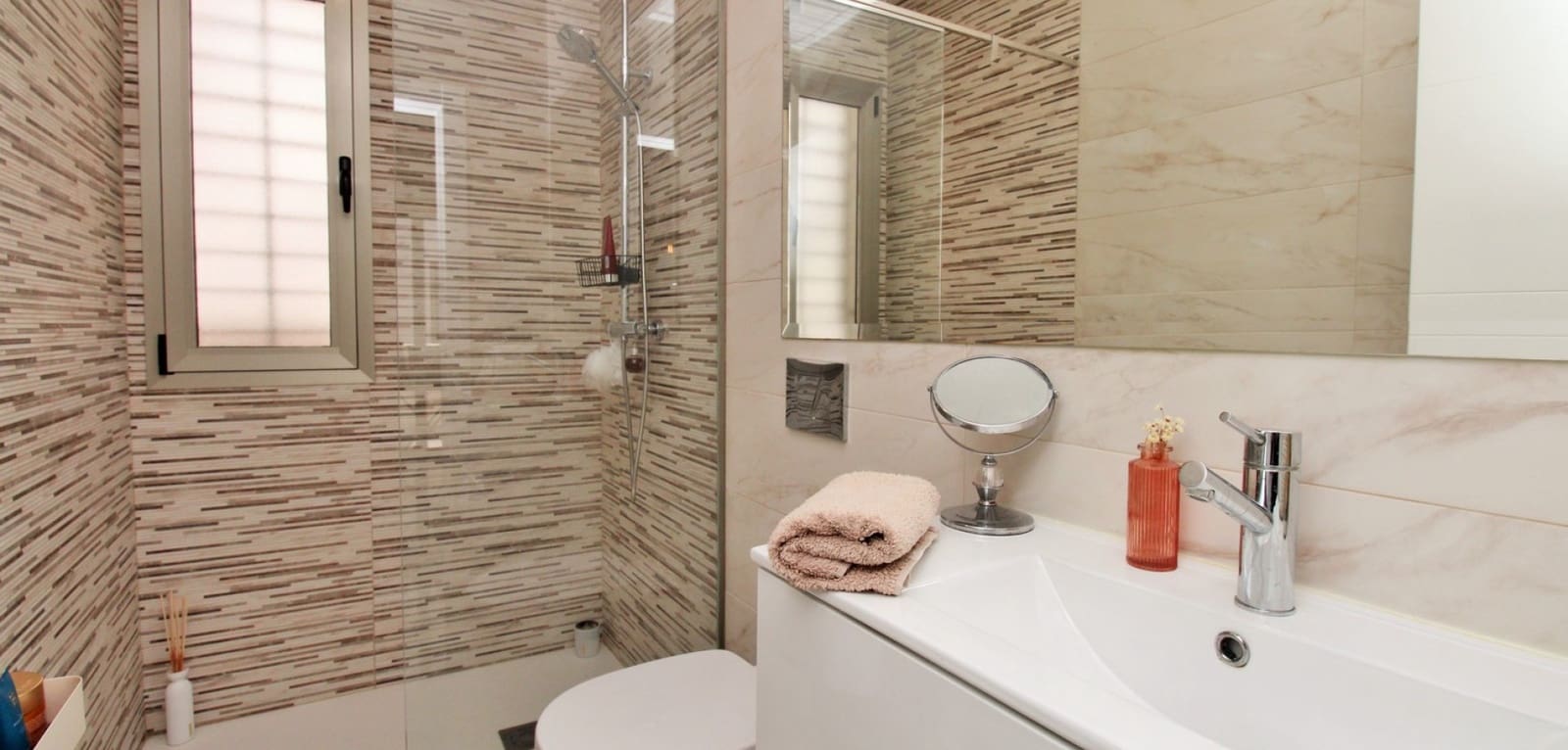 3 bedroom Villa for sale in Villamartin with pool - € 369,950 (Ref: 9021417)