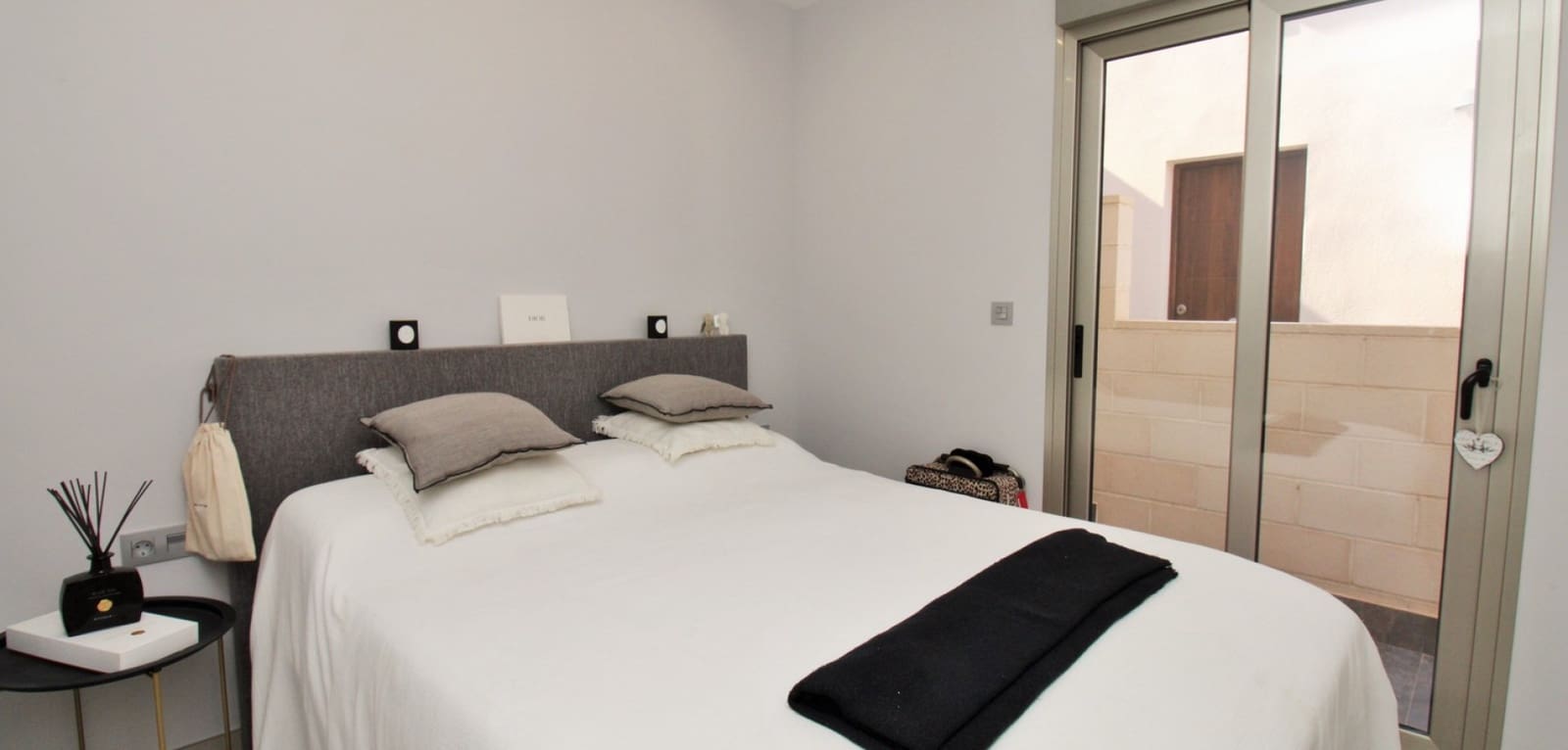 3 bedroom Villa for sale in Villamartin with pool - € 369,950 (Ref: 9021417)