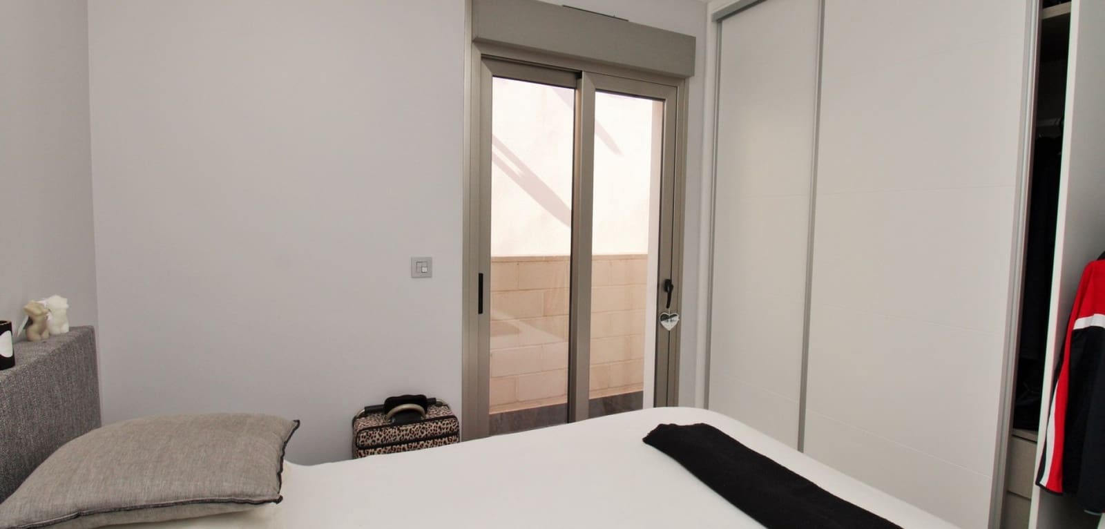 3 bedroom Villa for sale in Villamartin with pool - € 369,950 (Ref: 9021417)