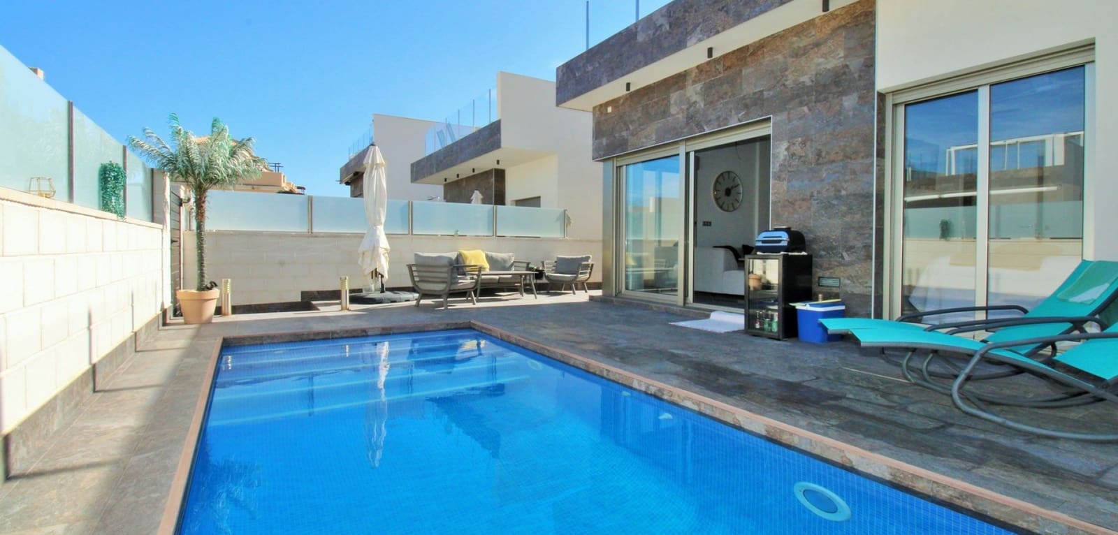 3 bedroom Villa for sale in Villamartin with pool - € 369,950 (Ref: 9021417)