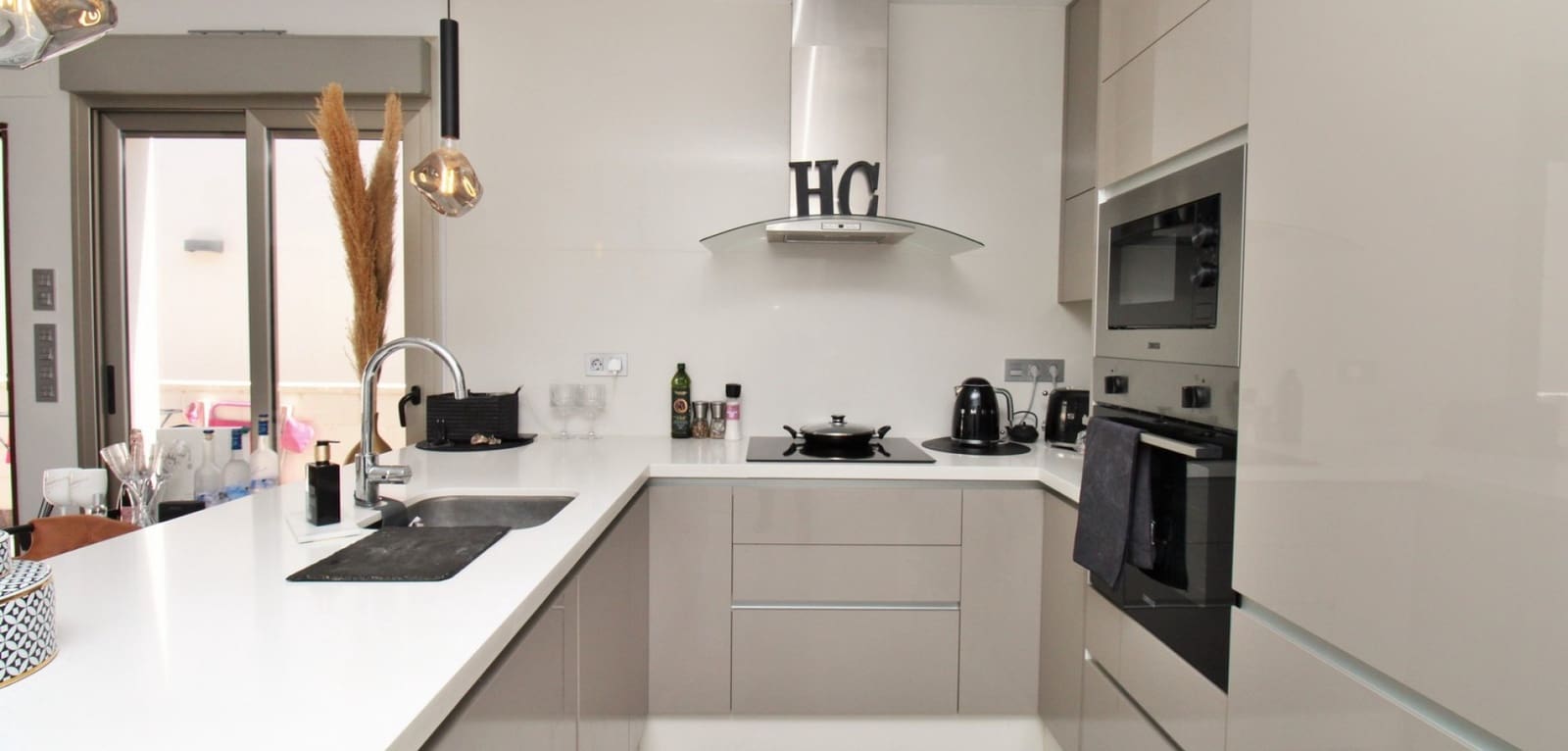 3 bedroom Villa for sale in Villamartin with pool - € 369,950 (Ref: 9021417)