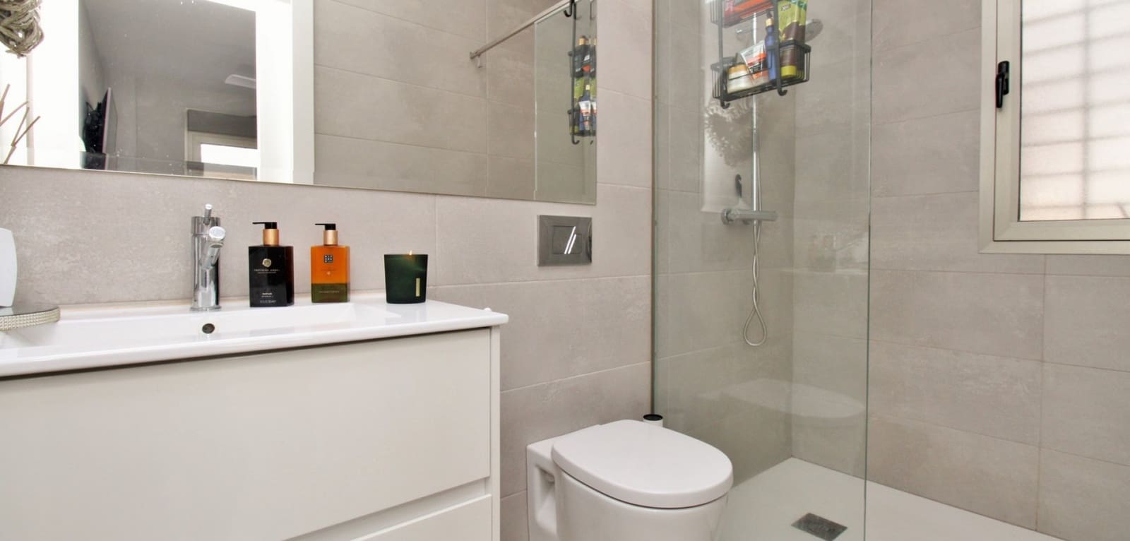 3 bedroom Villa for sale in Villamartin with pool - € 369,950 (Ref: 9021417)