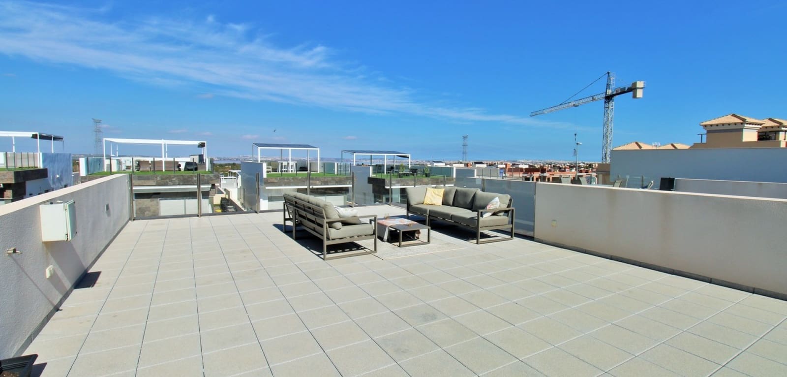 3 bedroom Villa for sale in Villamartin with pool - € 369,950 (Ref: 9021417)