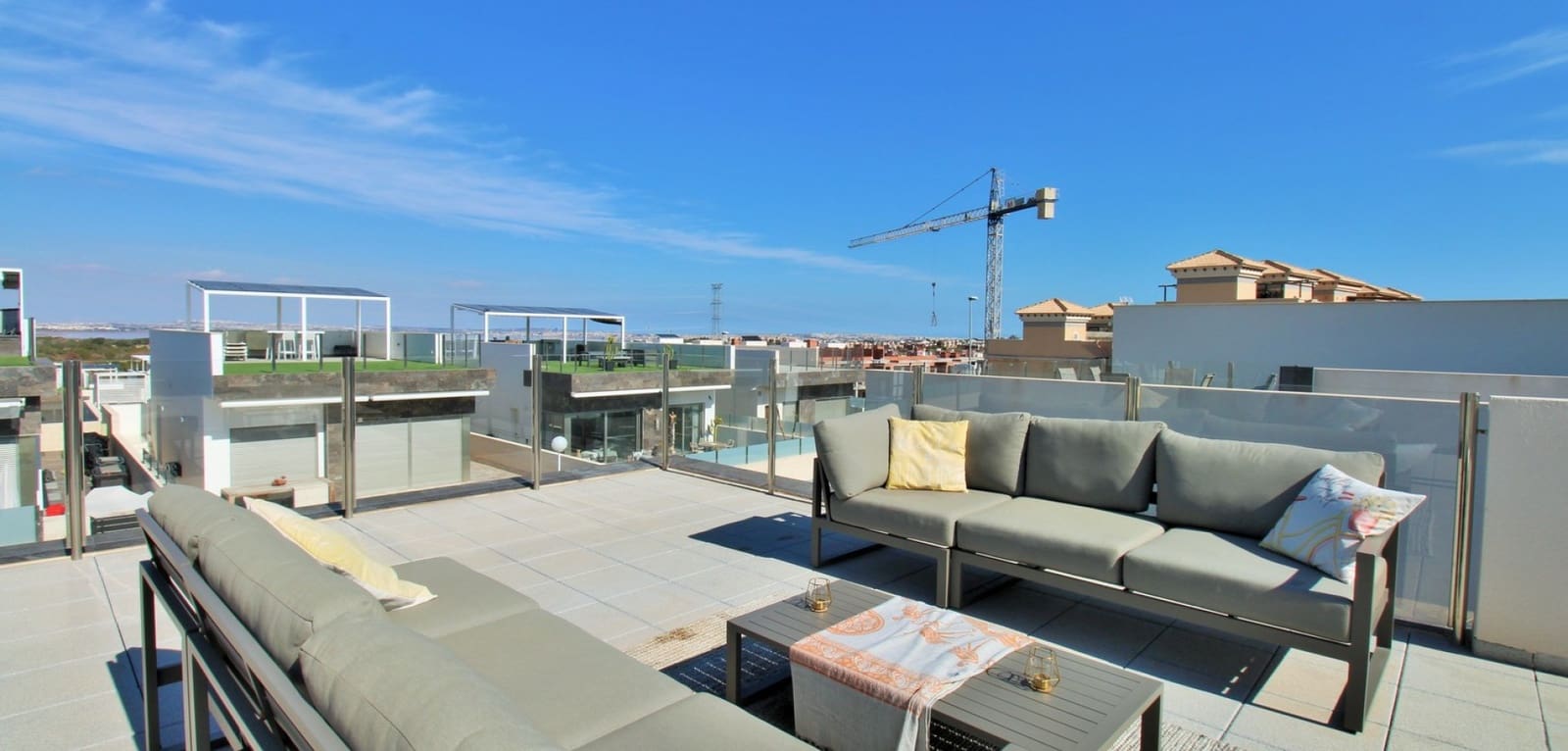 3 bedroom Villa for sale in Villamartin with pool - € 369,950 (Ref: 9021417)