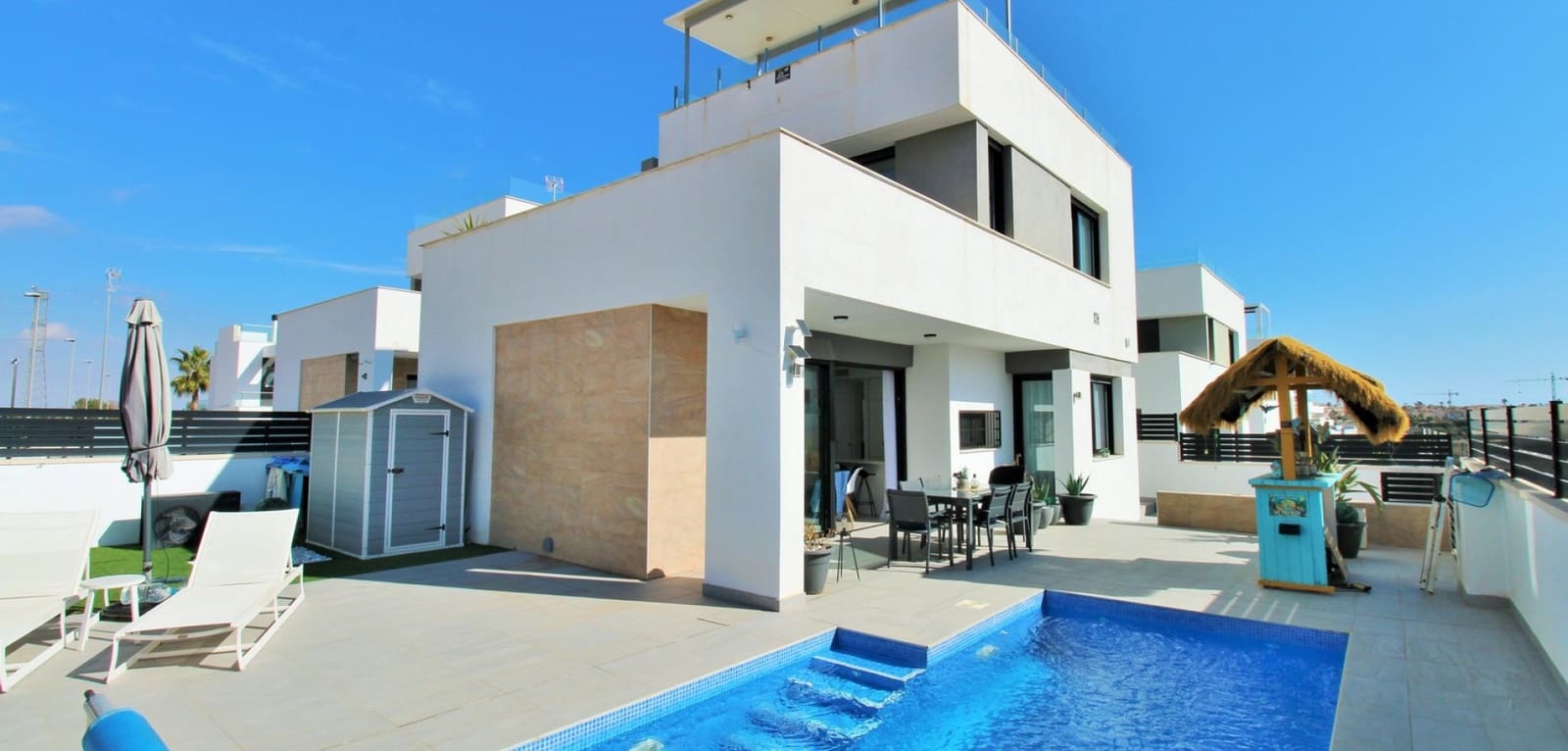 3 bedroom Villa for sale in Villamartin with pool - € 405,000 (Ref: 9021419)