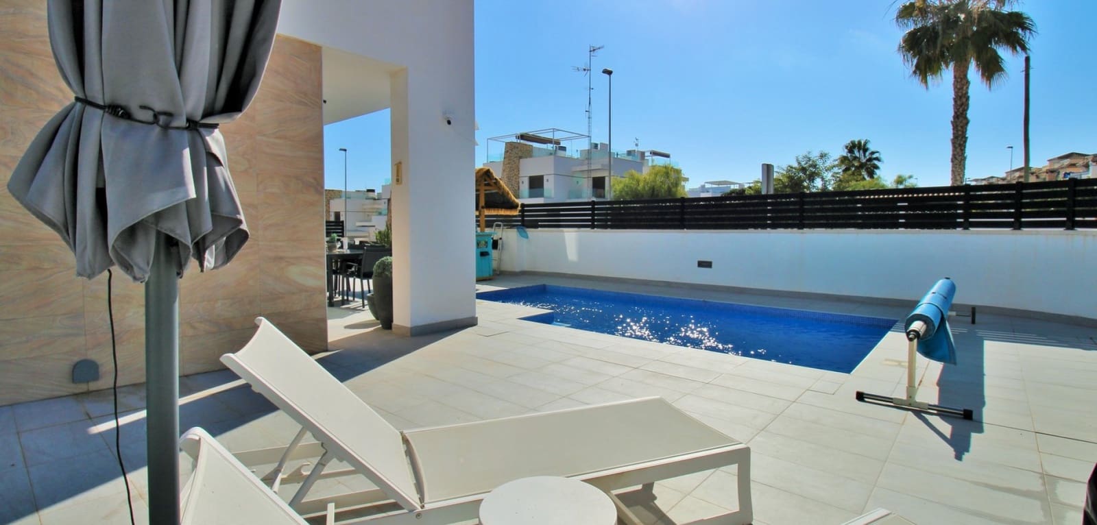 3 bedroom Villa for sale in Villamartin with pool - € 405,000 (Ref: 9021419)