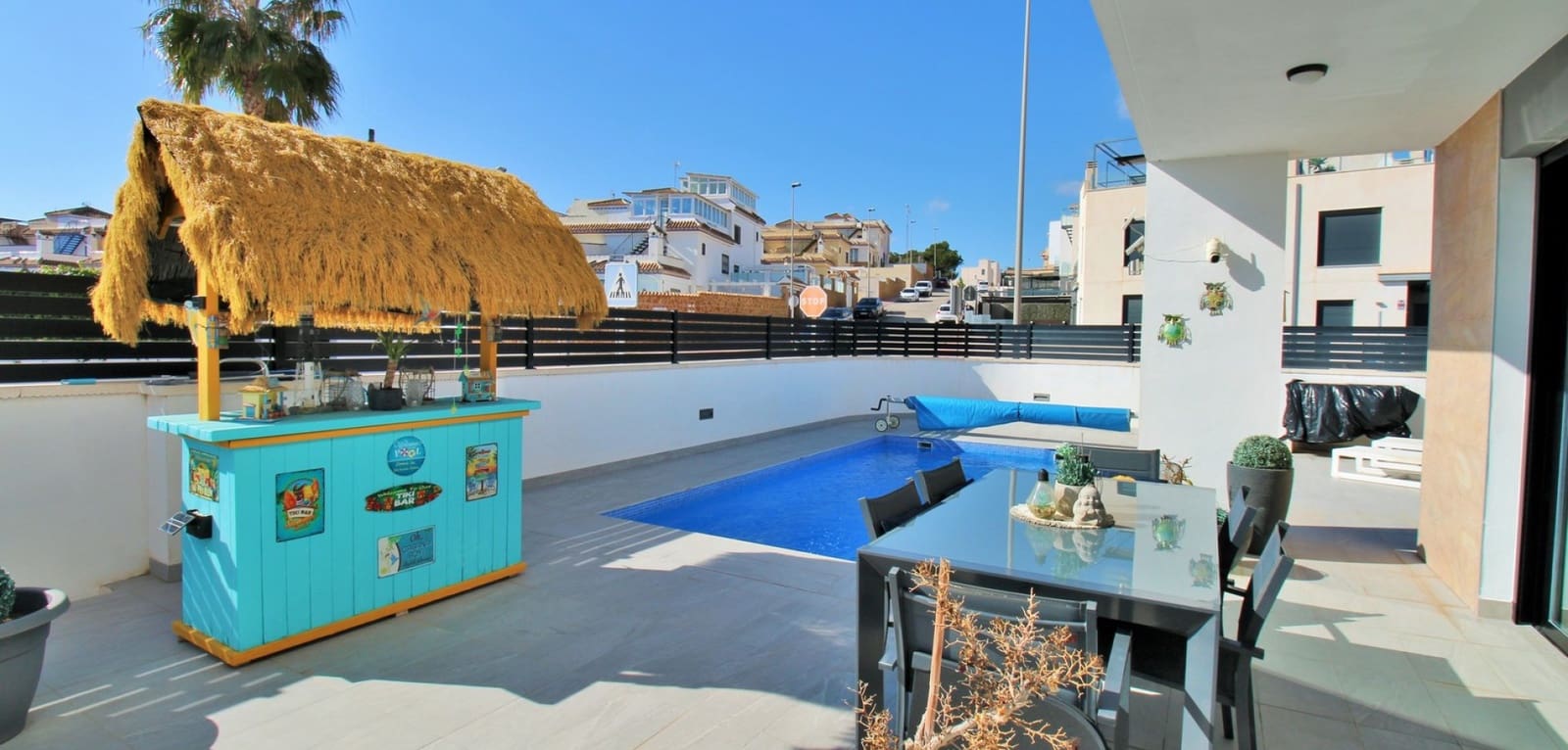 3 bedroom Villa for sale in Villamartin with pool - € 405,000 (Ref: 9021419)