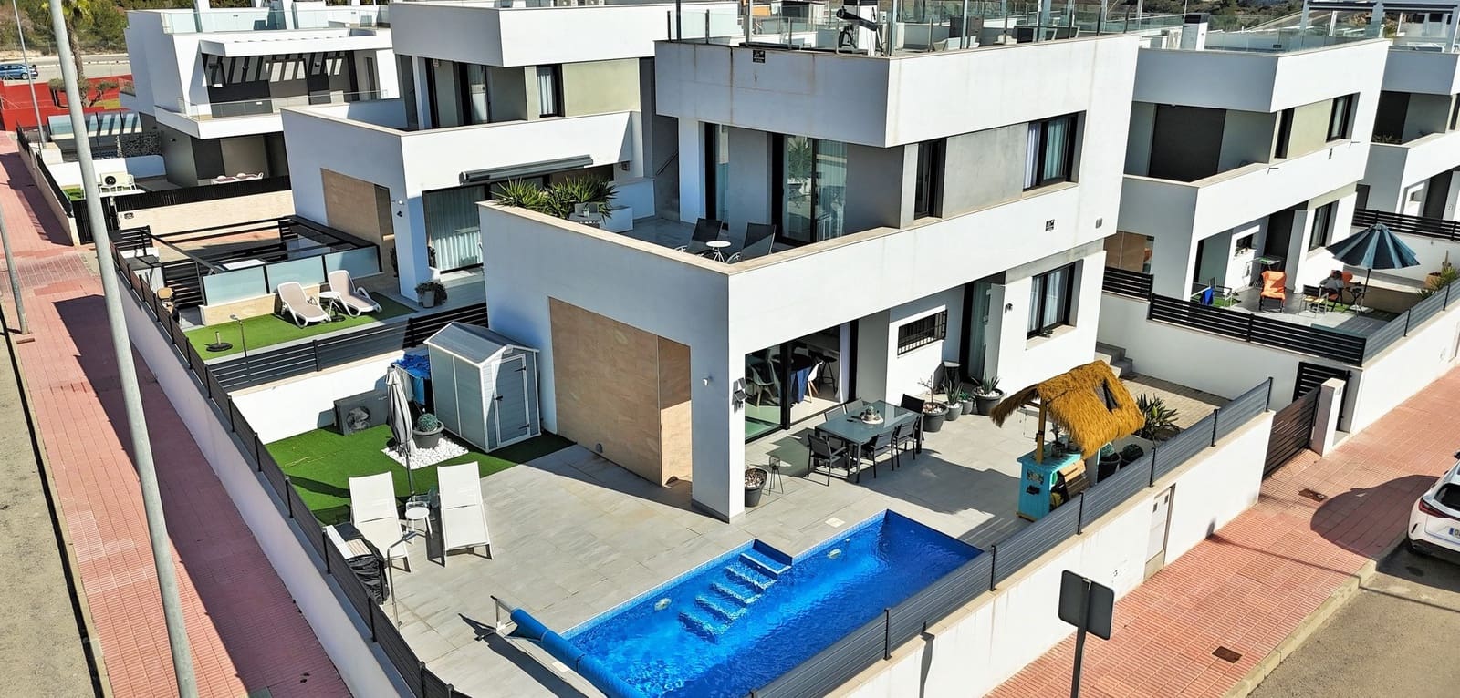 3 bedroom Villa for sale in Villamartin with pool - € 405,000 (Ref: 9021419)