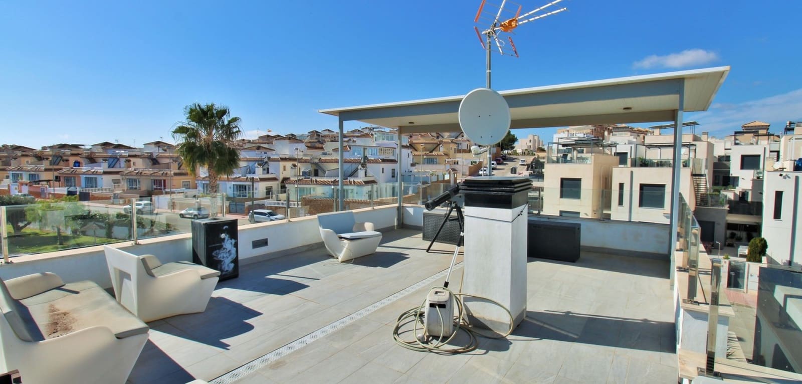 3 bedroom Villa for sale in Villamartin with pool - € 405,000 (Ref: 9021419)