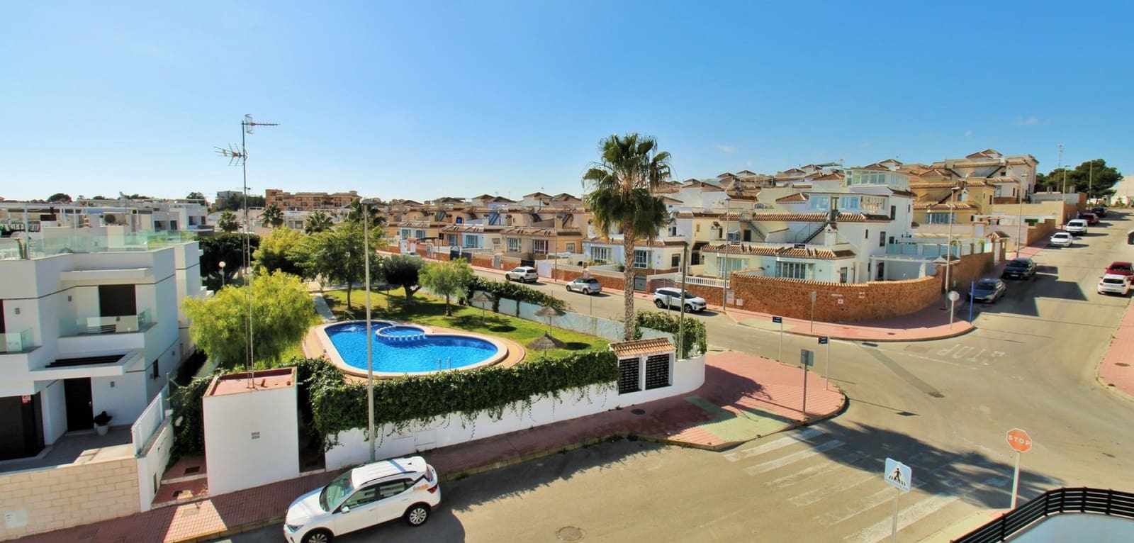 3 bedroom Villa for sale in Villamartin with pool - € 405,000 (Ref: 9021419)