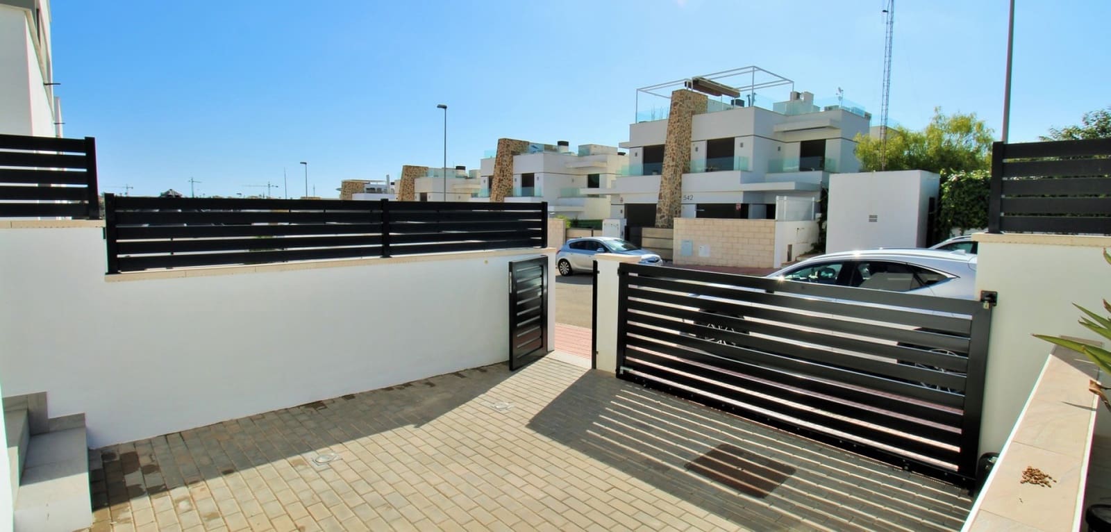 3 bedroom Villa for sale in Villamartin with pool - € 405,000 (Ref: 9021419)