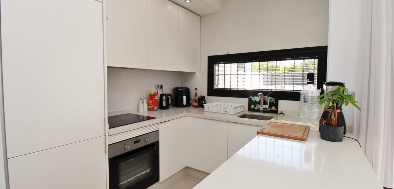 3 bedroom Villa for sale in Villamartin with pool - € 405,000 (Ref: 9021419)