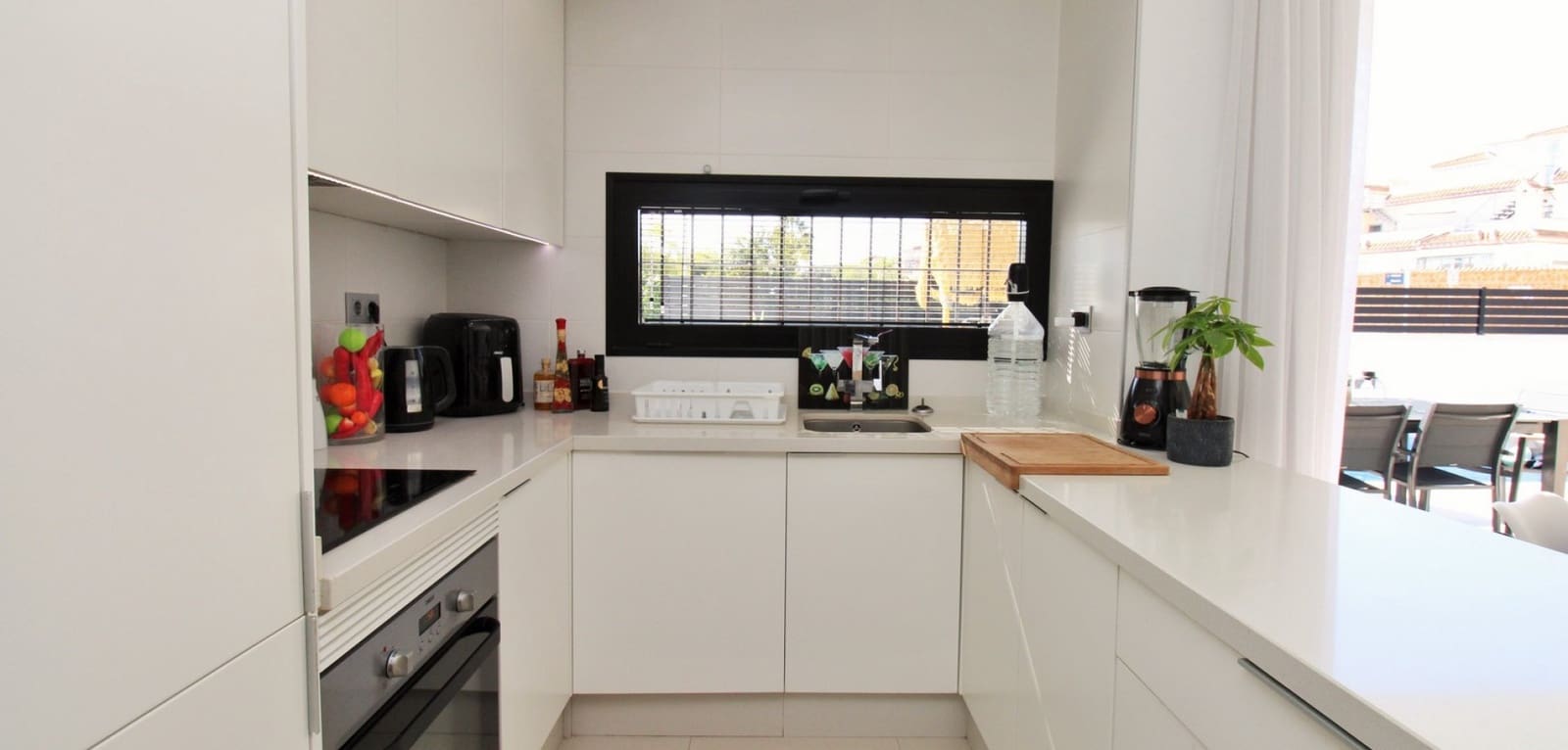 3 bedroom Villa for sale in Villamartin with pool - € 405,000 (Ref: 9021419)