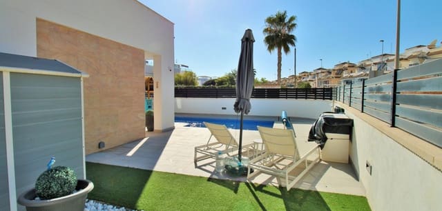 3 slaapkamer Villa te koop in Villamartin, Orihuela met zwembad - € 405.000 (Ref: 9021419)