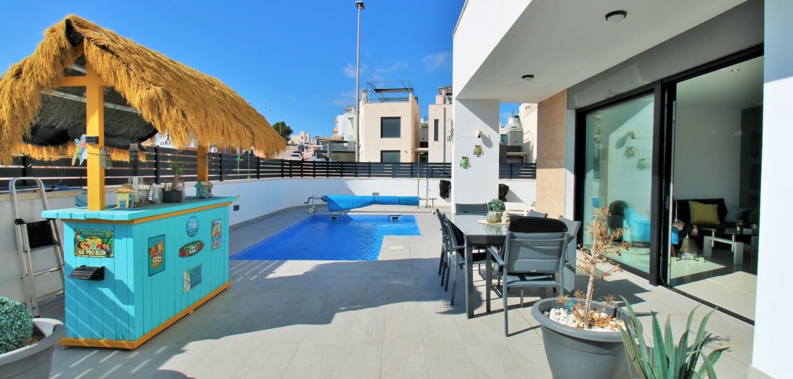 3 bedroom Villa for sale in Villamartin with pool - € 405,000 (Ref: 9021419)