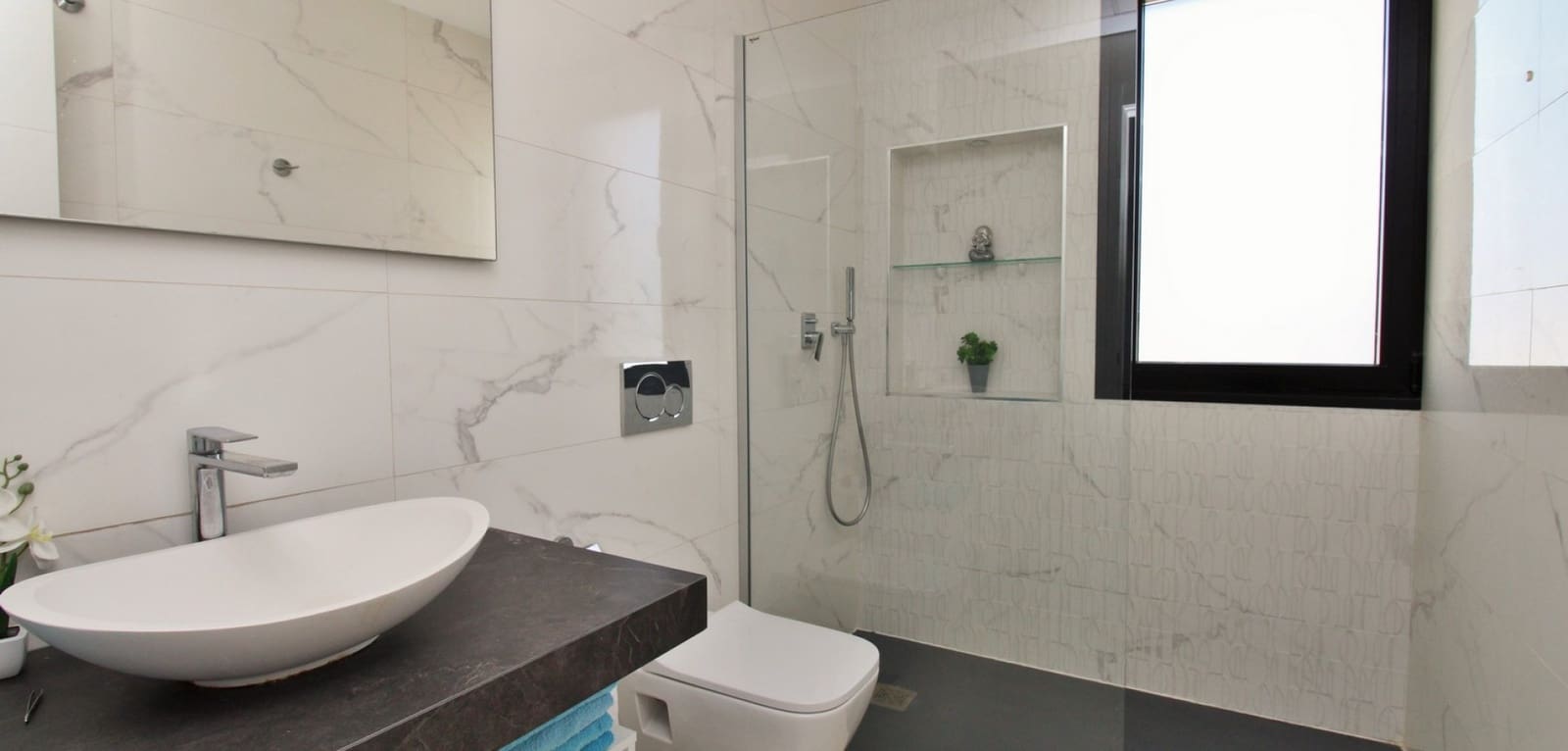 3 bedroom Villa for sale in Villamartin with pool - € 405,000 (Ref: 9021419)