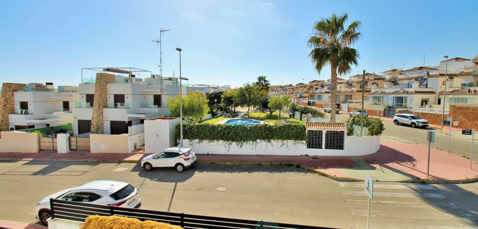 3 bedroom Villa for sale in Villamartin with pool - € 405,000 (Ref: 9021419)