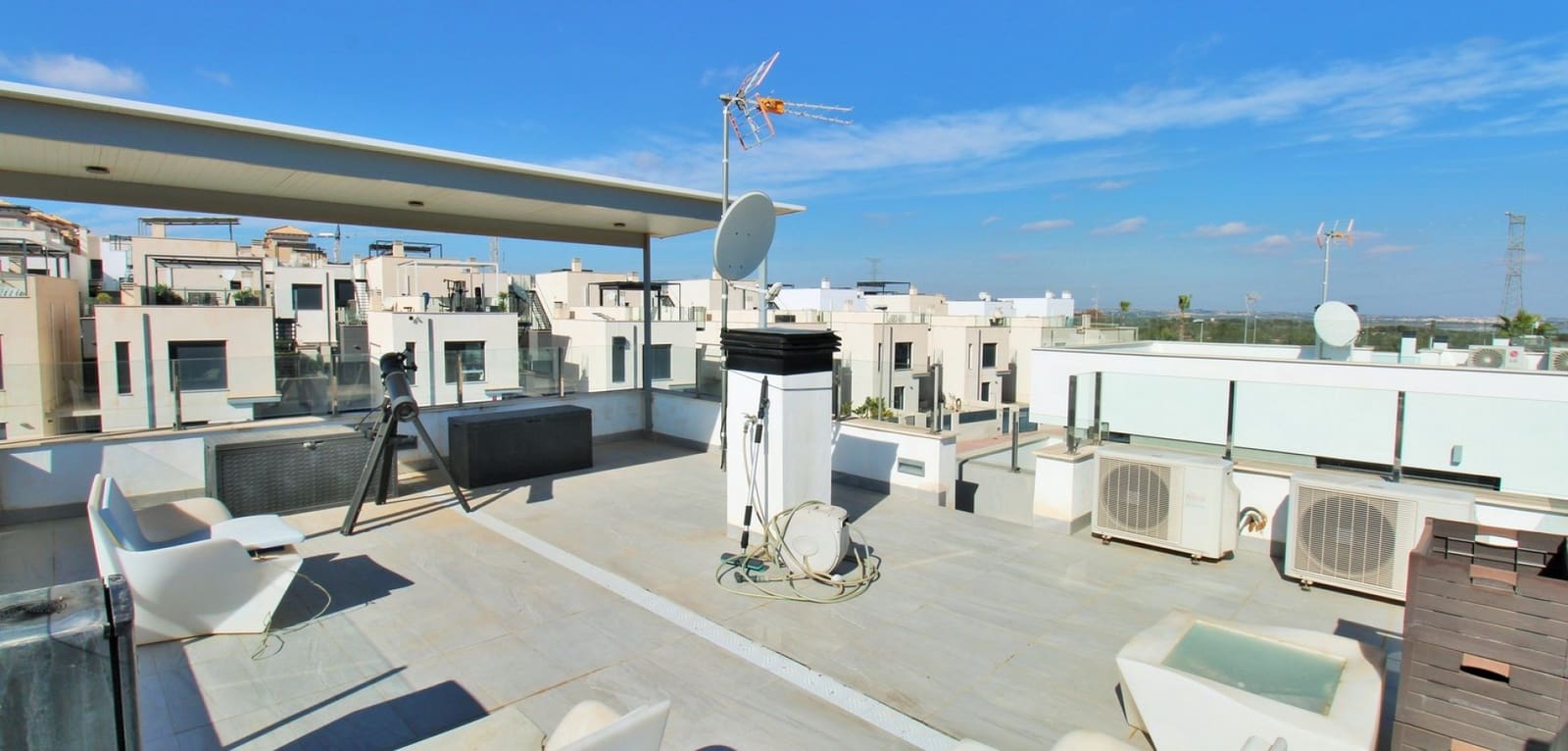 3 bedroom Villa for sale in Villamartin with pool - € 405,000 (Ref: 9021419)