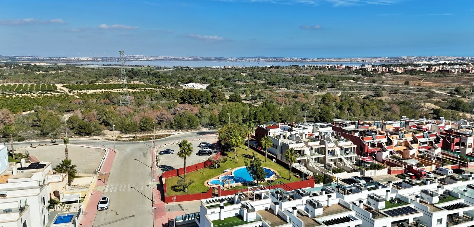 3 bedroom Villa for sale in Villamartin with pool - € 405,000 (Ref: 9021419)