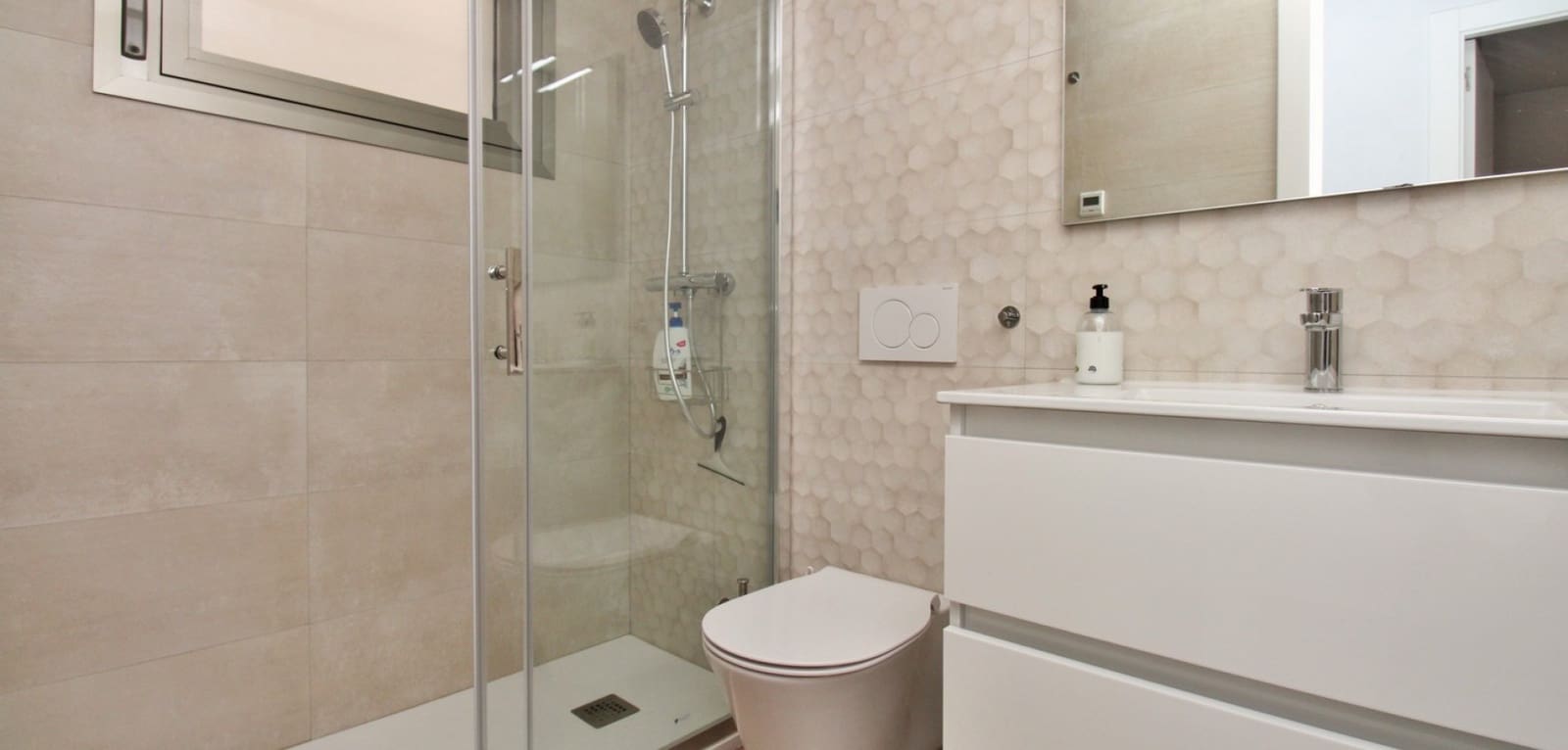 3 bedroom Villa for sale in Villamartin with pool - € 448,000 (Ref: 9021420)