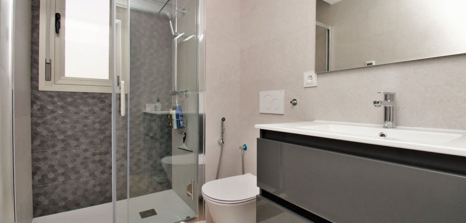 3 bedroom Villa for sale in Villamartin with pool - € 448,000 (Ref: 9021420)