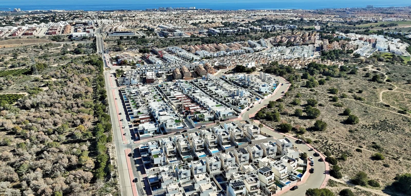 3 bedroom Villa for sale in Villamartin with pool - € 448,000 (Ref: 9021420)