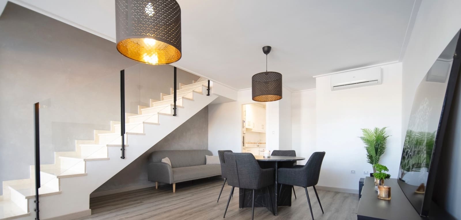 3 soverom Hus til salgs i Torrevieja med svømmebasseng - € 315 000 (Ref: 9028429)