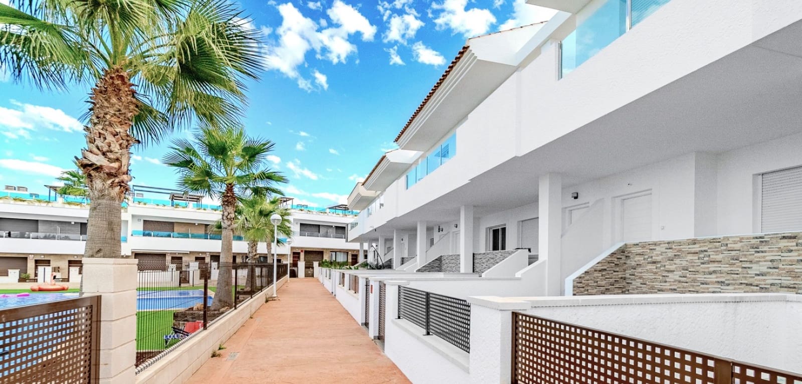 3 soverom Hus til salgs i Torrevieja med svømmebasseng - € 315 000 (Ref: 9028429)