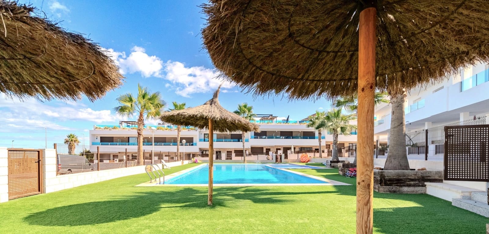 3 soverom Hus til salgs i Torrevieja med svømmebasseng - € 315 000 (Ref: 9028429)