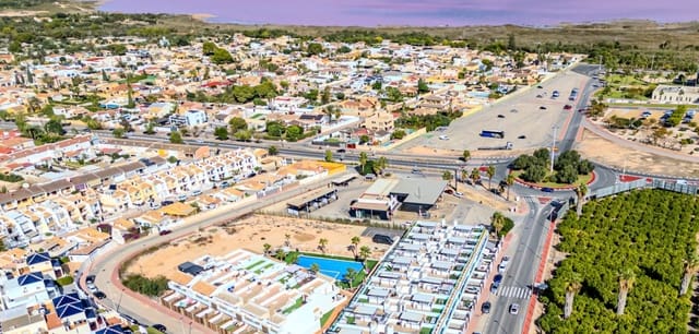 3 sypialnia Dom na sprzedaż w Los Balcones - Los Altos, Torrevieja z basenem - 315 000 € (Ref: 9028429)