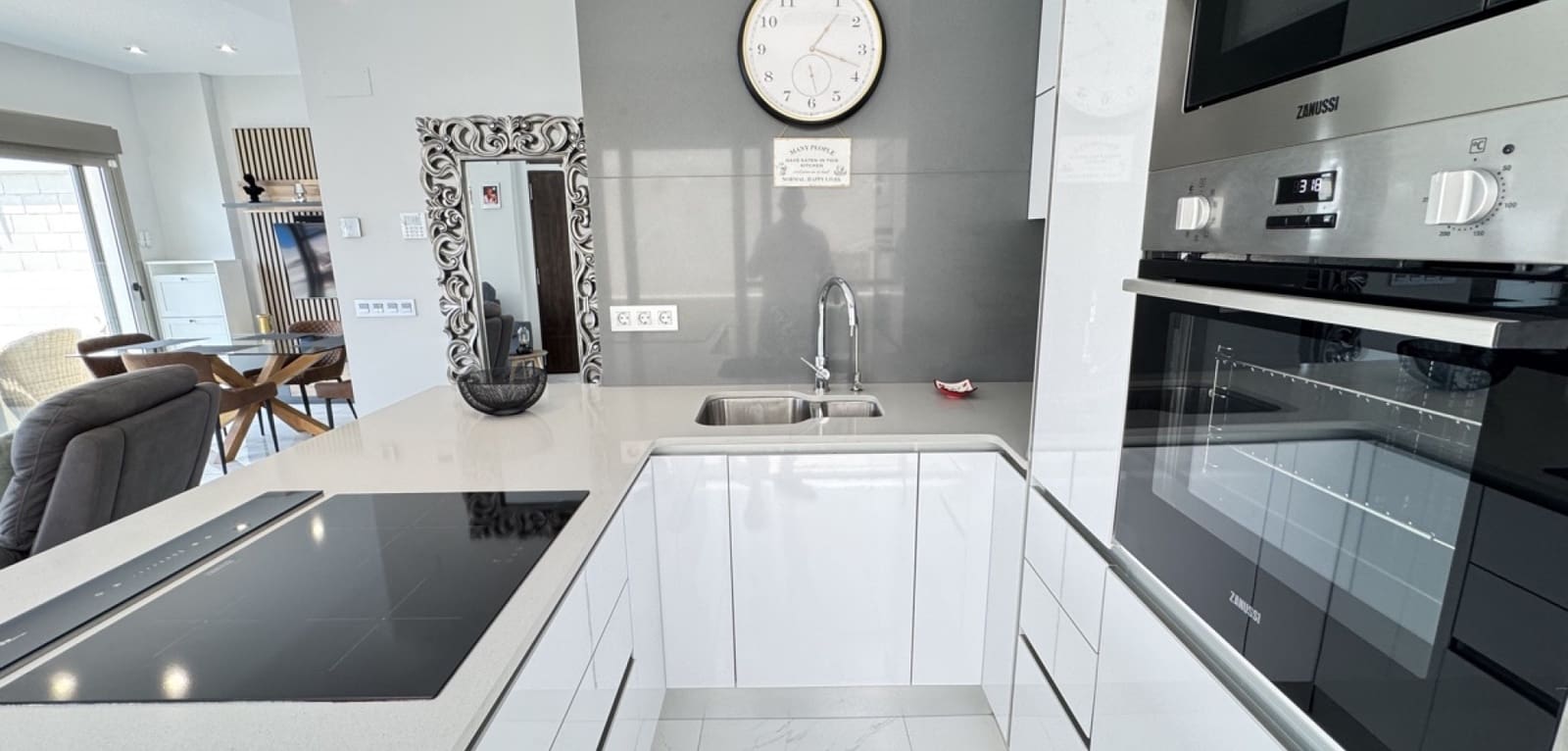 4 bedroom Villa for sale in Villamartin with pool - € 450,000 (Ref: 9041605)