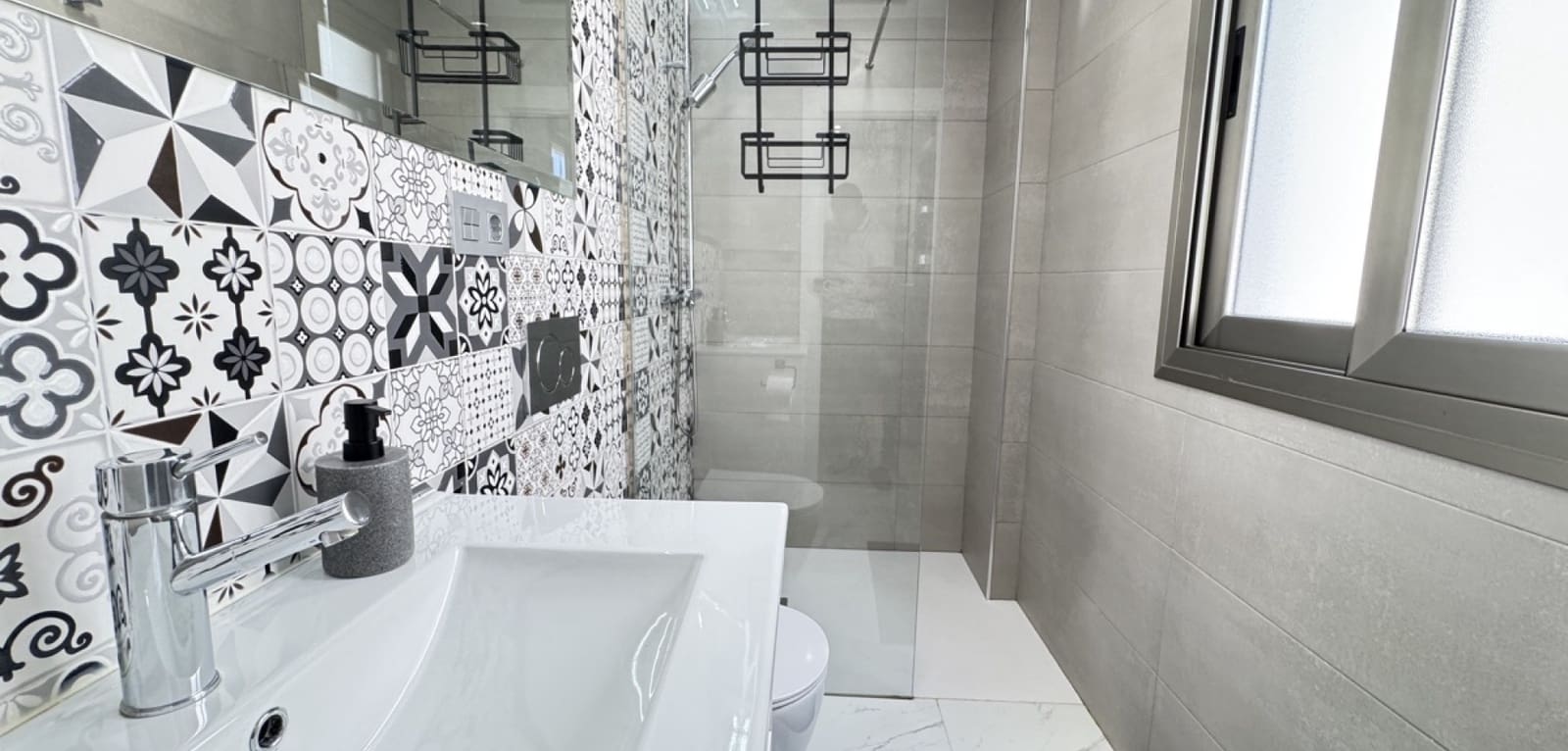 4 bedroom Villa for sale in Villamartin with pool - € 450,000 (Ref: 9041605)