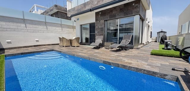 4 bedroom Villa for sale in Villamartin, Orihuela with pool - € 450,000 (Ref: 9041605)