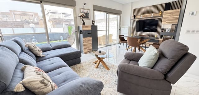 4 bedroom Villa for sale in Villamartin, Orihuela with pool - € 450,000 (Ref: 9041605)