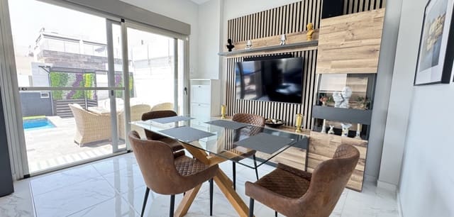 4 bedroom Villa for sale in Villamartin, Orihuela with pool - € 450,000 (Ref: 9041605)