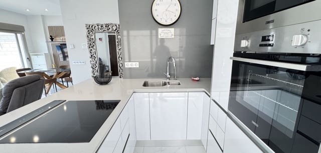 4 bedroom Villa for sale in Villamartin, Orihuela with pool - € 450,000 (Ref: 9041605)