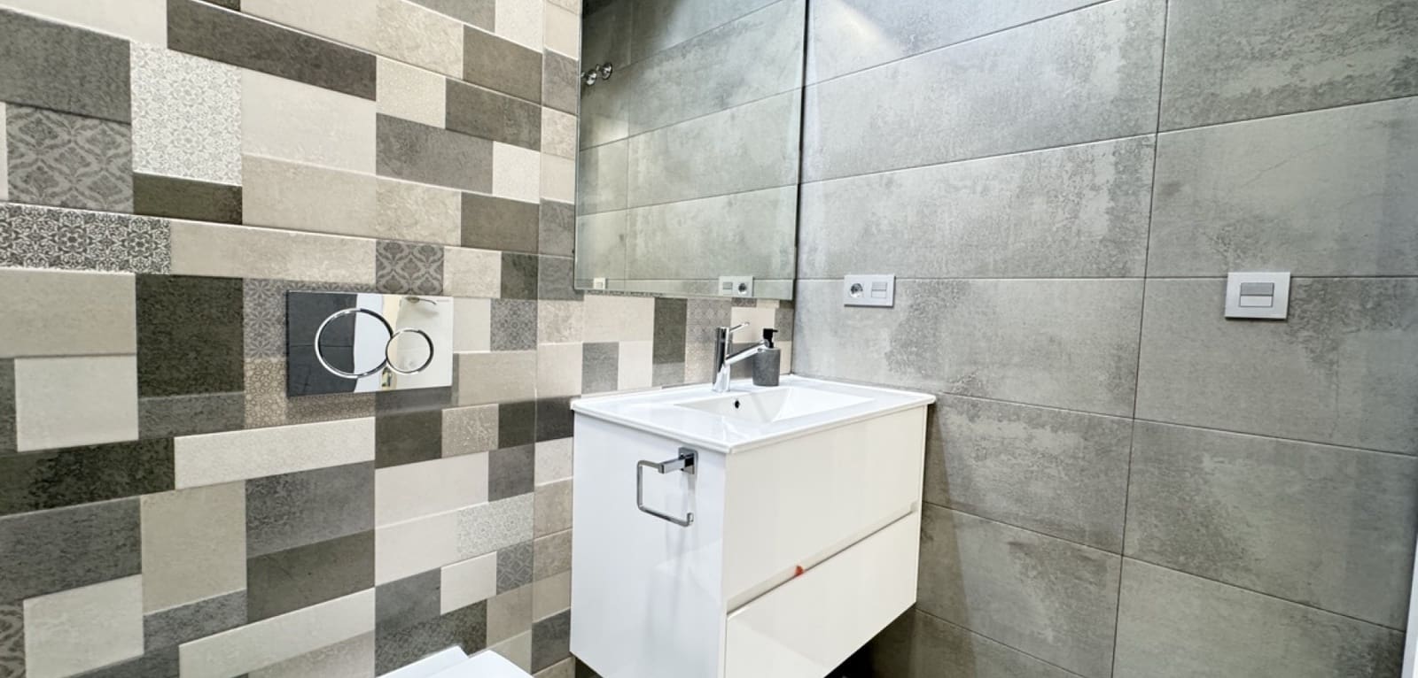 4 bedroom Villa for sale in Villamartin with pool - € 450,000 (Ref: 9041605)