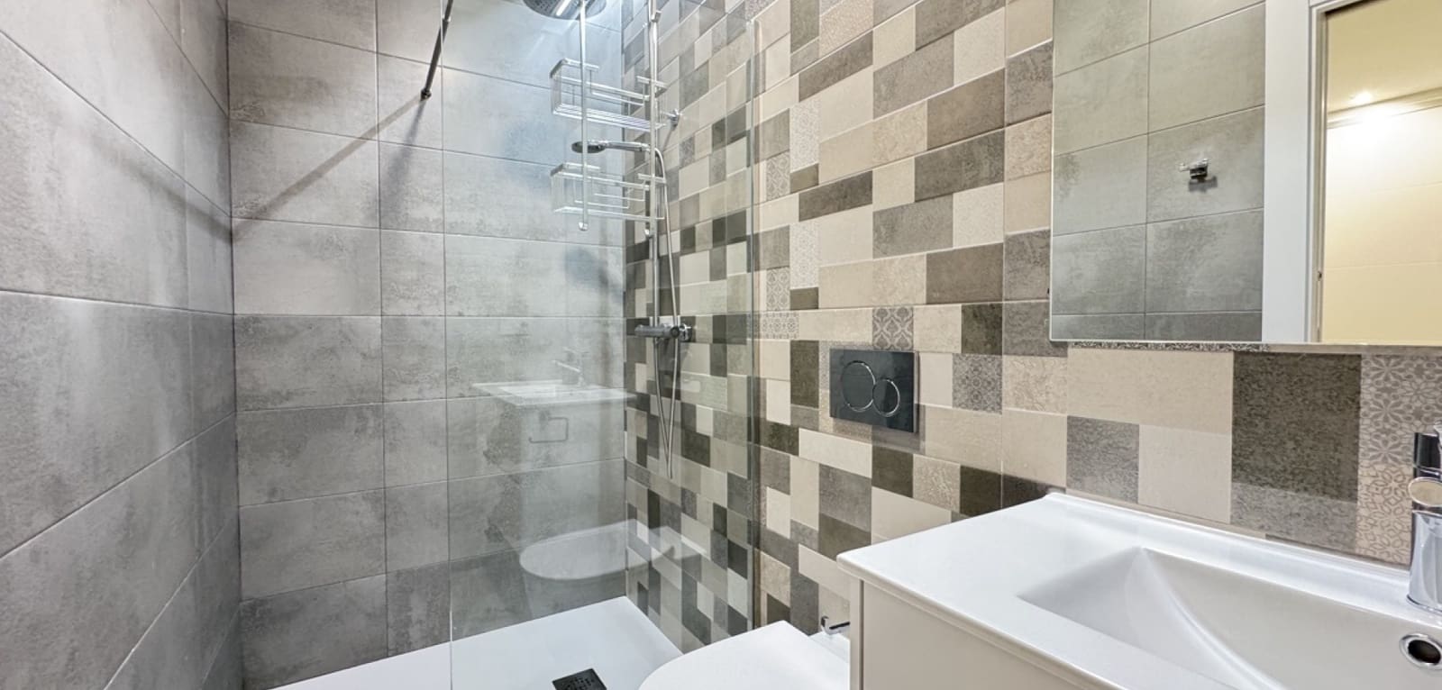 4 bedroom Villa for sale in Villamartin with pool - € 450,000 (Ref: 9041605)