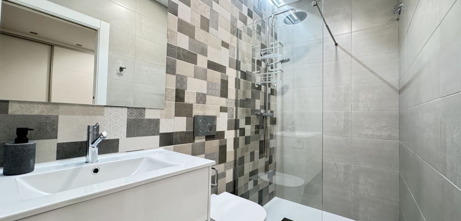 4 bedroom Villa for sale in Villamartin with pool - € 450,000 (Ref: 9041605)