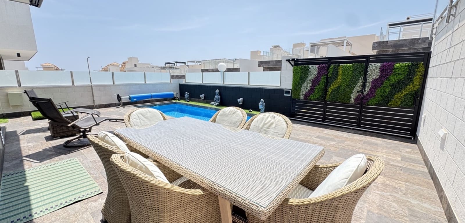 4 bedroom Villa for sale in Villamartin with pool - € 450,000 (Ref: 9041605)