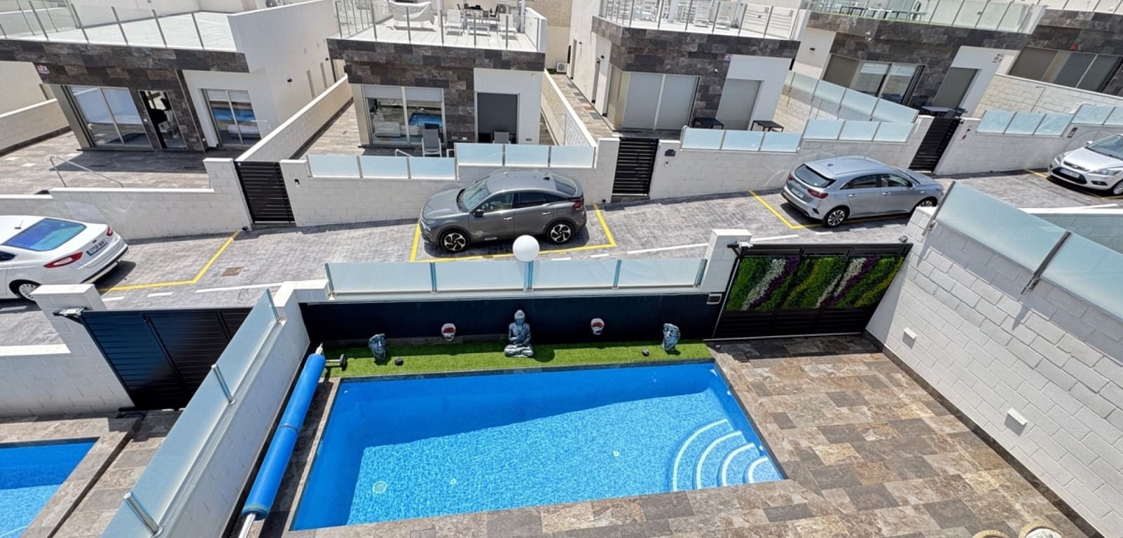 4 bedroom Villa for sale in Villamartin with pool - € 450,000 (Ref: 9041605)