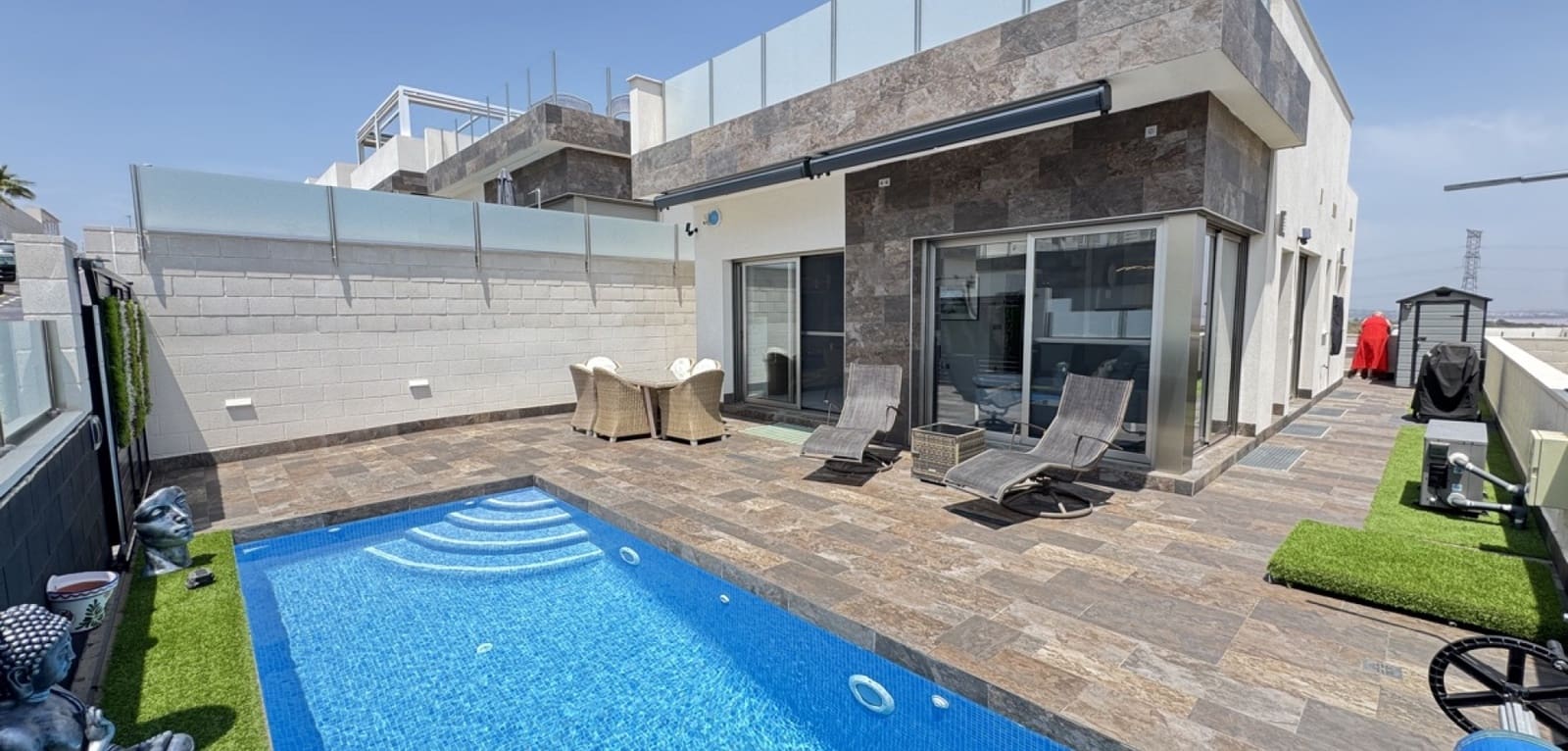 4 bedroom Villa for sale in Villamartin with pool - € 450,000 (Ref: 9041605)
