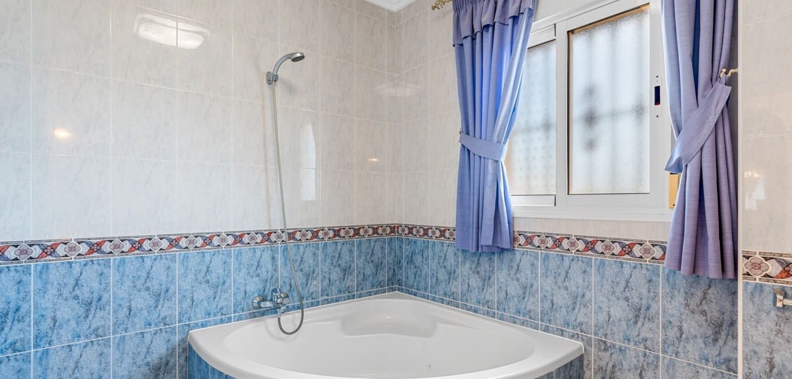 7 Zimmer Villa zu verkaufen in Ciudad Quesada mit Pool - 750.000 € (Ref: 9043819)