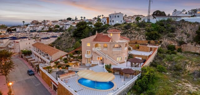 7 Zimmer Villa zu verkaufen in Ciudad Quesada, Rojales mit Pool - 750.000 € (Ref: 9043819)