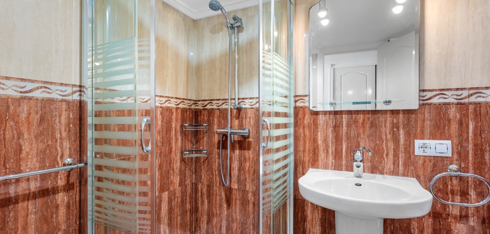 7 Zimmer Villa zu verkaufen in Ciudad Quesada mit Pool - 750.000 € (Ref: 9043819)